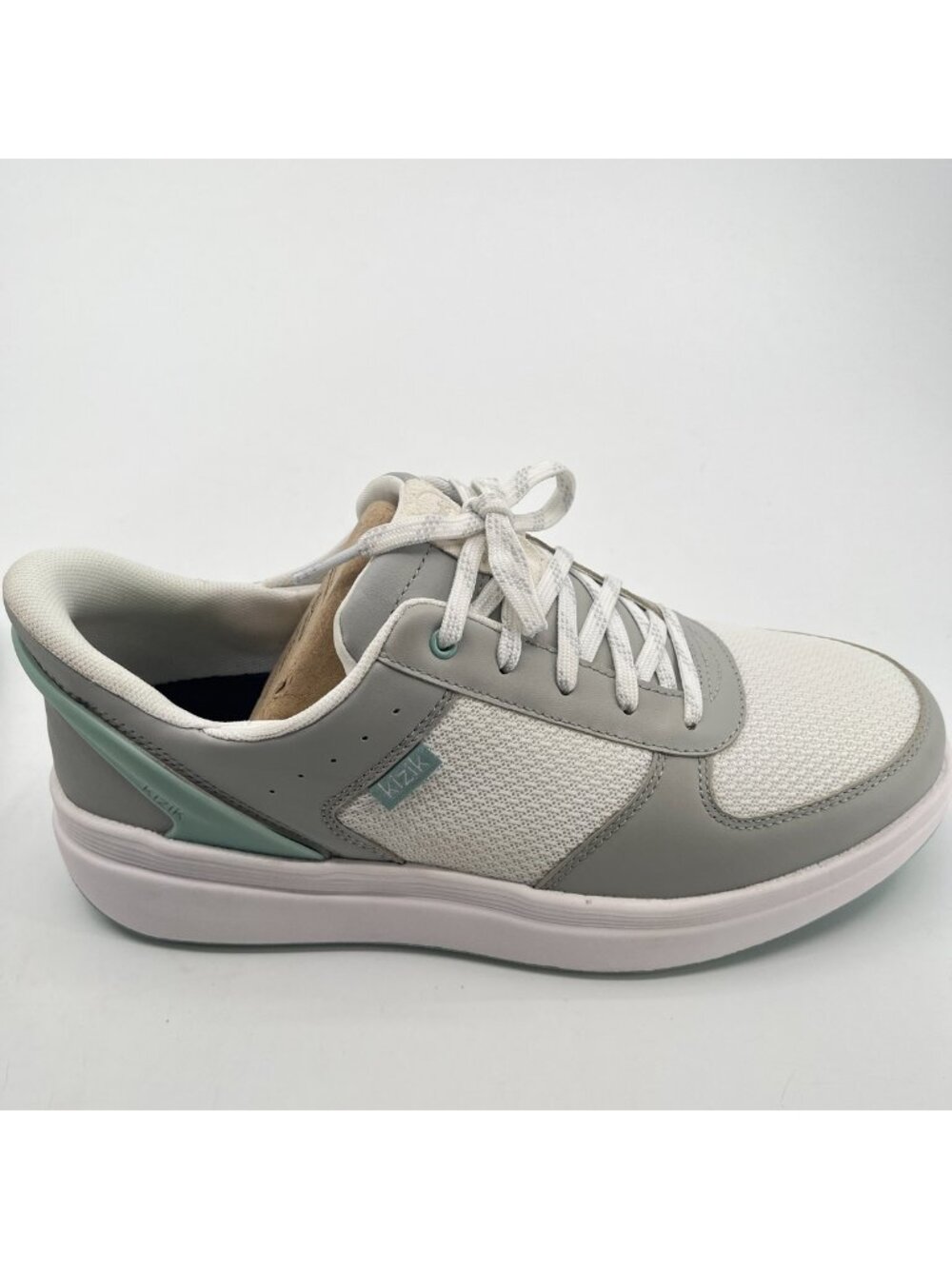 Kizik Brisbane Womens Size 9.5EE Gray White Athletic Hands Free Shoes Sneakers